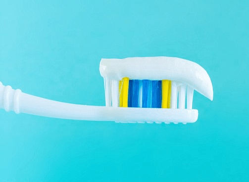 7 tác dụng của kem đánh răng trong làm đẹp da mặt và đời sống
