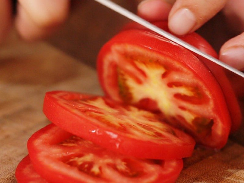 cách tẩy lông mặt vĩnh viễn tại nhà bằng cà chua