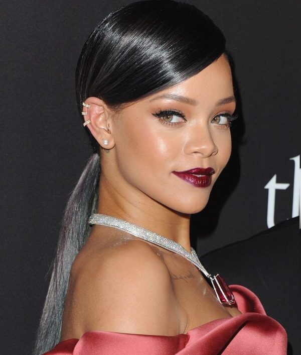 bộ trang điểm của Rihanna