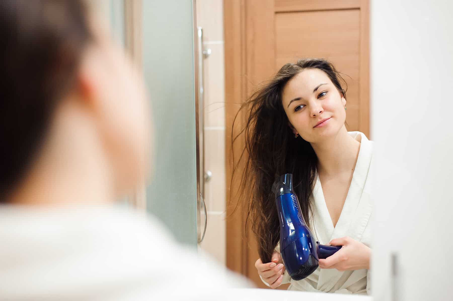 Thay đổi thói quen trong việc chăm sóc tóc và da đầu để giảm rụng tóc