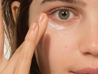 Có nên “móc hầu bao” cho các dòng kem chống nhăn mắt không?