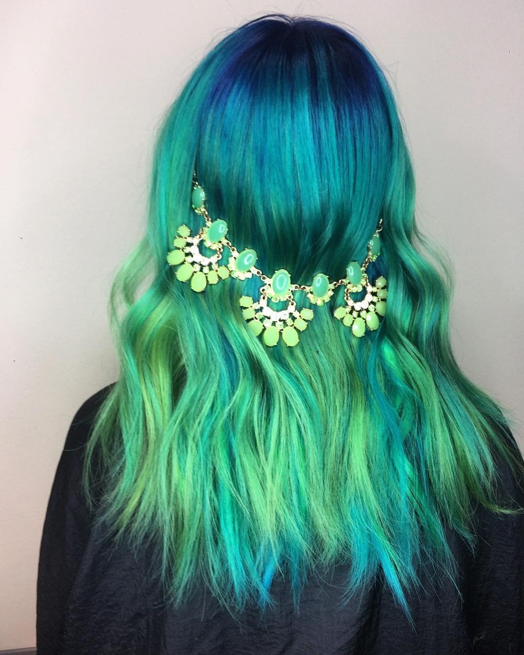 19 kiểu tóc màu xanh rêu phá cách cho bạn nổi bật hơn