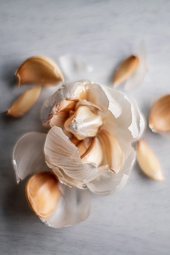 Just a pretty image of garlic.