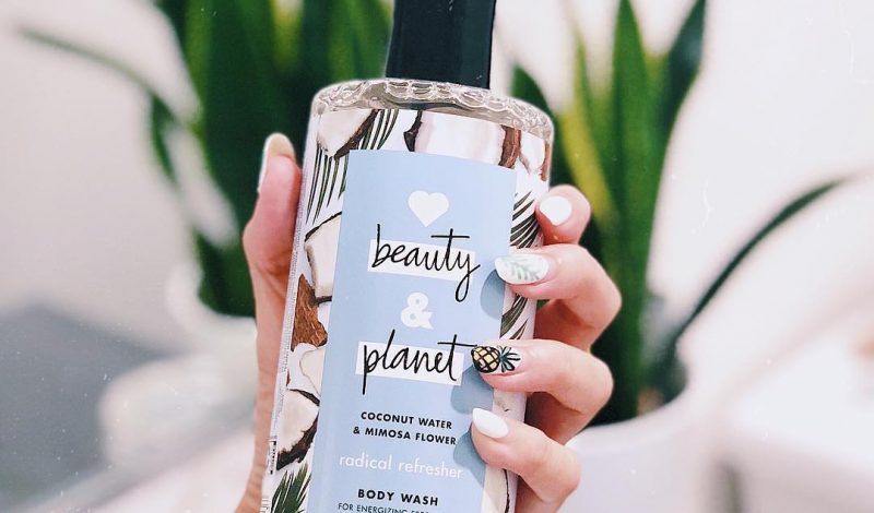 Bạn đã thử dùng Sữa tắm dịu nhẹ thanh mát Love Beauty And Planet Coconut Water & Mimosa Flower chưa?