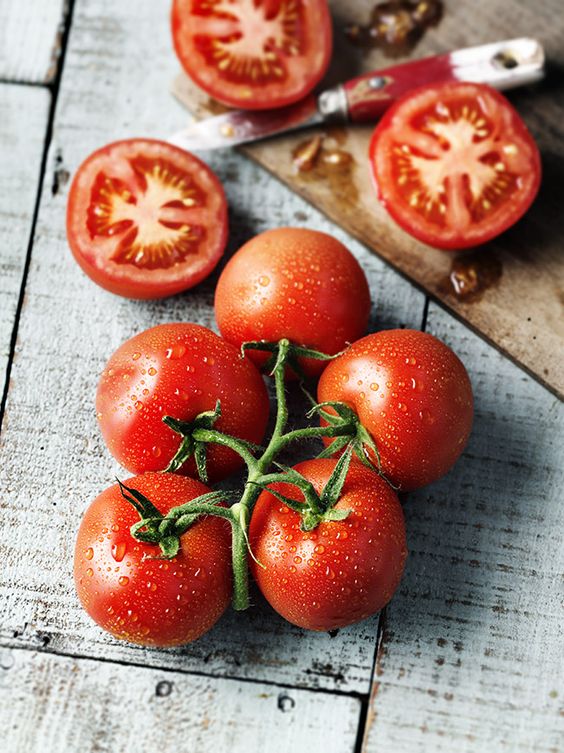 Cách trị thâm mắt tại nhà bằng cà chua hiệu quả cấp tốc