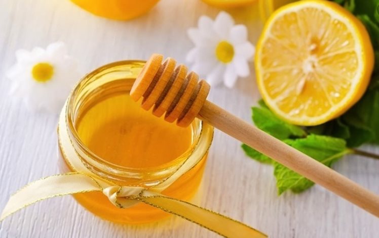 cách trị thâm môi bằng mật ong