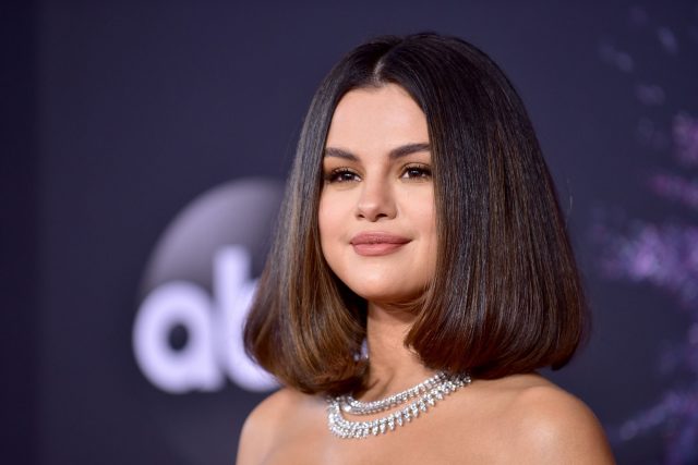 Chuyên gia trang điểm của Selena Gomez đã phá vỡ các xu hướng trang điểm dành cho mùa xuân năm 2021 như thế nào?