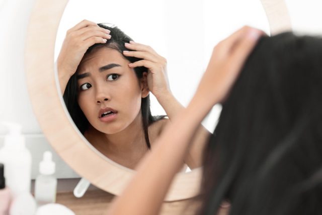 Nguyên nhân khiến tóc bết dính và Cách giải quyết nhanh – gọn trong ngày hè