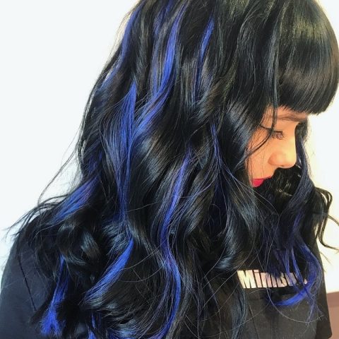 tóc màu xanh dương highlight