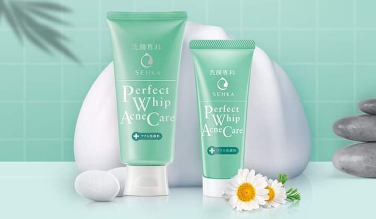 Sữa rửa mặt cho da dầu Senka Perfect Whip Acne Care 100g với chiết xuất hoa cúc