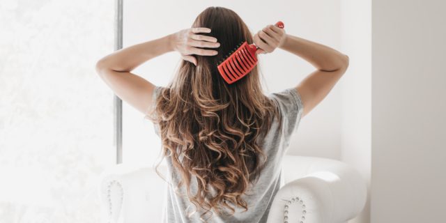 Cách chăm sóc tóc tại nhà: 10 lời khuyên từ các chuyên gia bạn không nên bỏ qua