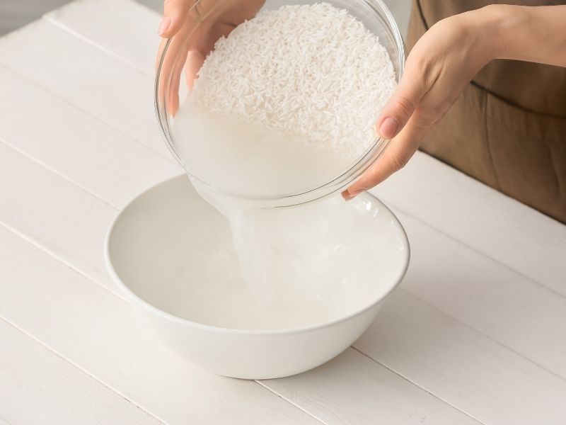 cách làm trắng răng bằng nước vo gạo
