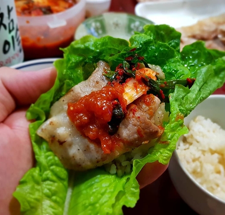 Thịt nướng Hàn Quốc cuốn rau
