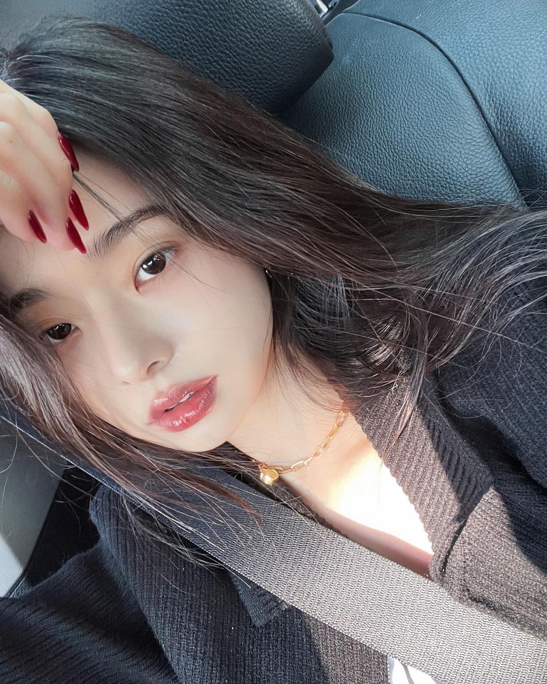 Học Song Ji Ah cách makeup nhẹ nhàng nhưng vẫn cực kỳ xinh xắn