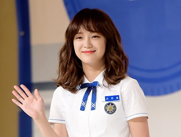 Vai chính đầu tiên của Kim Sejeong trong School 2017