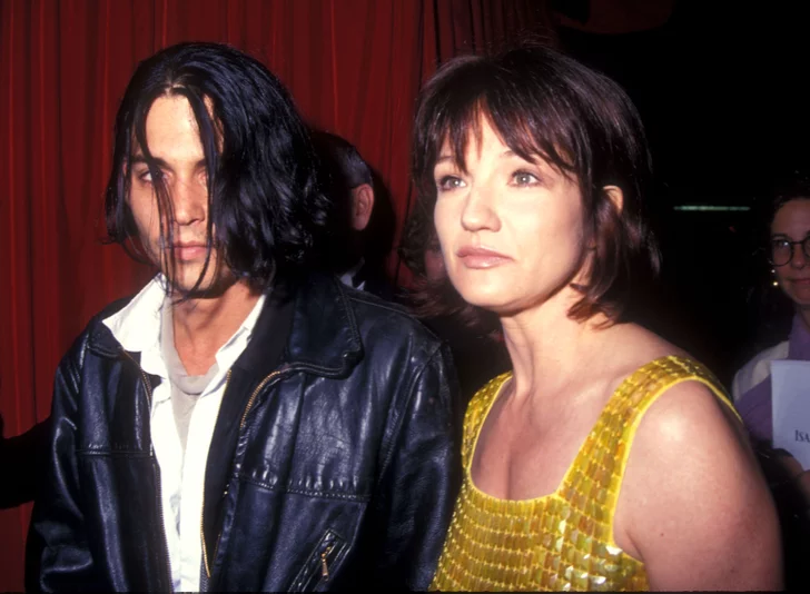 Bước ngoặc lớn của Johnny Depp vào năm 1994 - đó chính là hẹn hò với Ellen Barkin - người hơn anh 9 tuổi