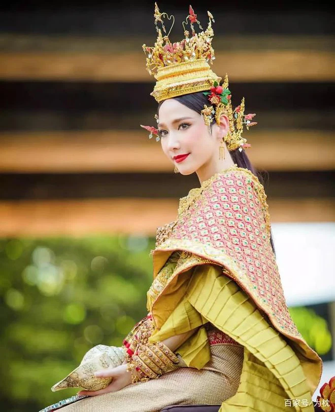 Songkran 2019 còn có sự tham gia của các nữ thần đình đám T-biz như Aum Patcharapa