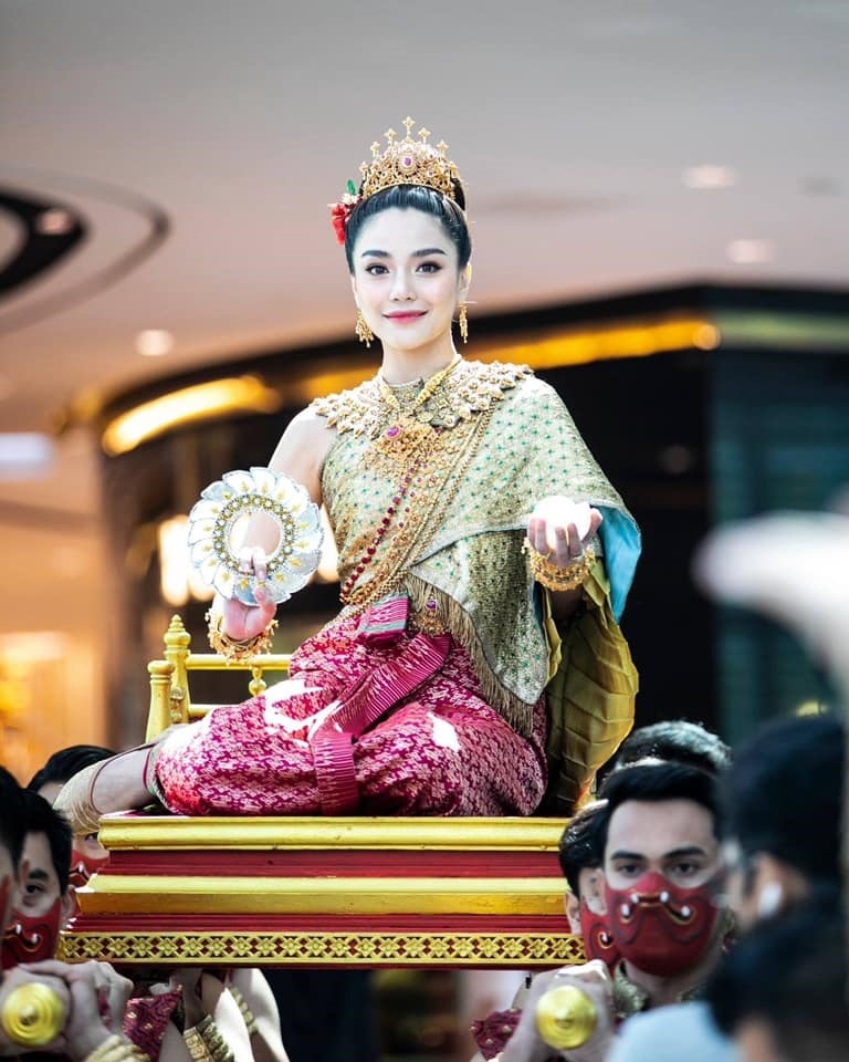 Songkran 2019 còn có sự tham gia của các nữ thần đình đám T-biz như Prang Kannarun