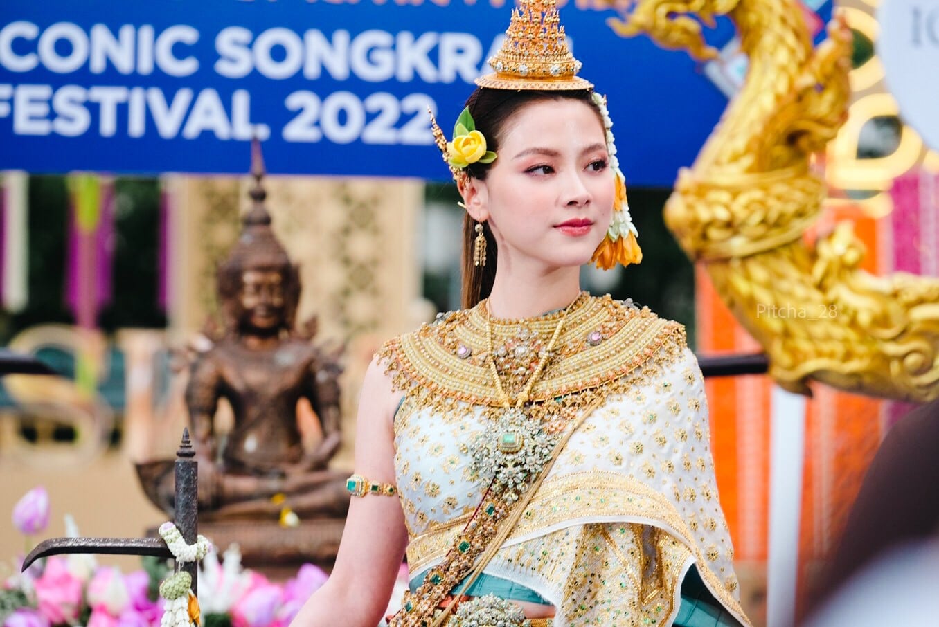 Những lần hóa nữ thần Songkran đẹp động lòng người Baifern Pimchanok