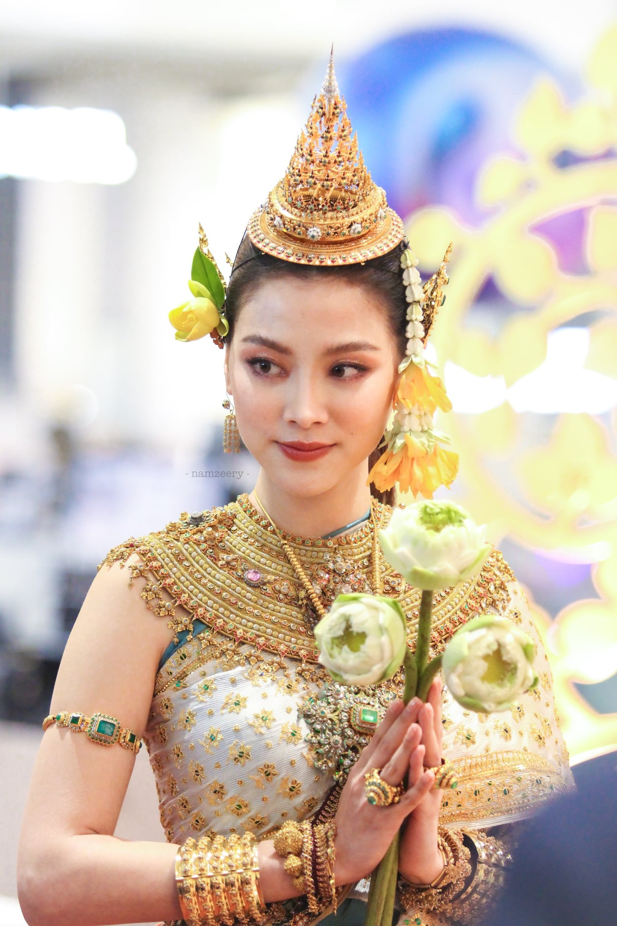 Nữ thần Songkran tái xuất trong lễ phục 1,3 tỷ