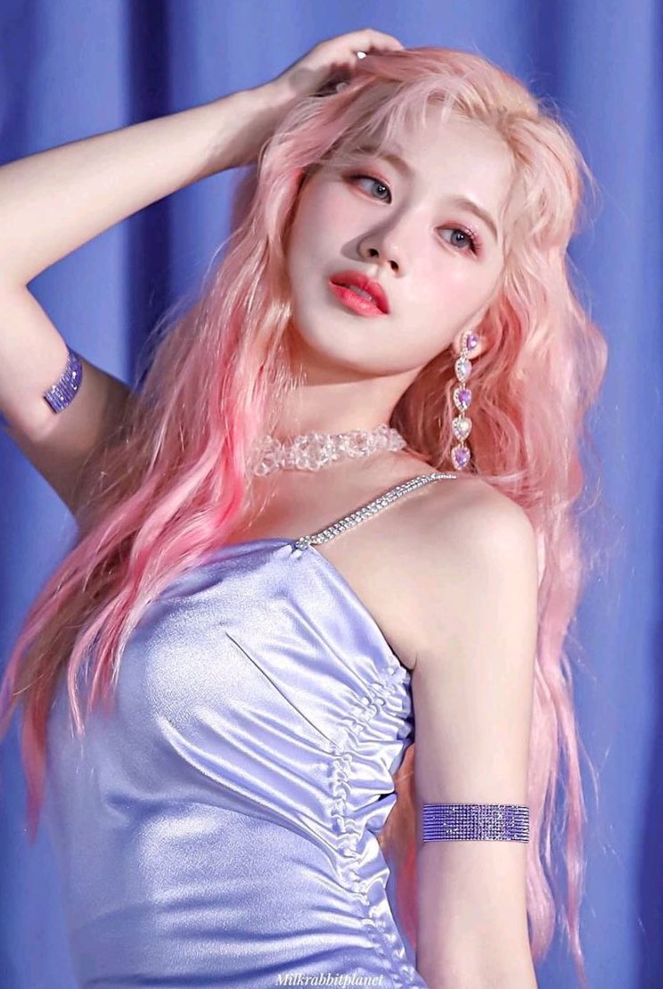 idol kpop pink hair