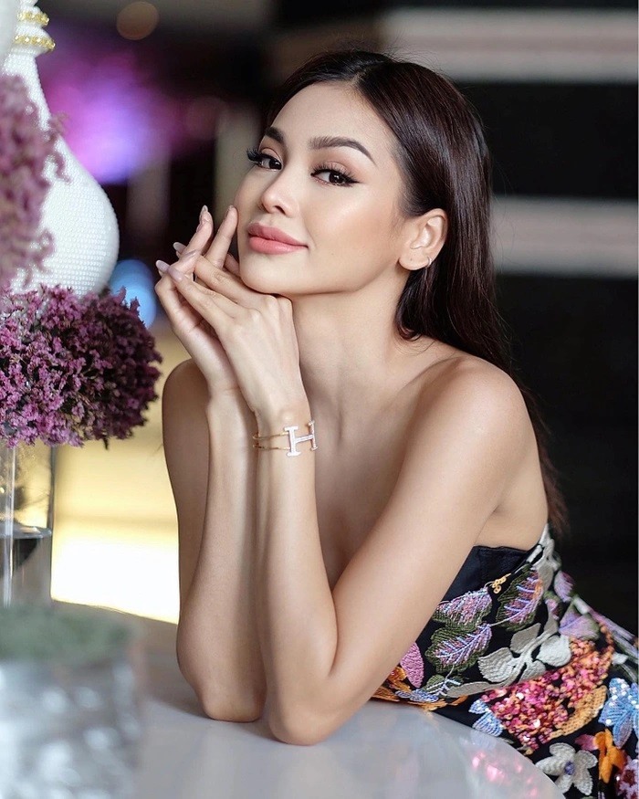 Ngoài ngôi vị cao nhất cuộc thi Miss Grand Thailand 2022, Engfa còn nhận được giải thưởng Thí sinh có làn da đẹp nhất và Thí sinh ăn ảnh nhất