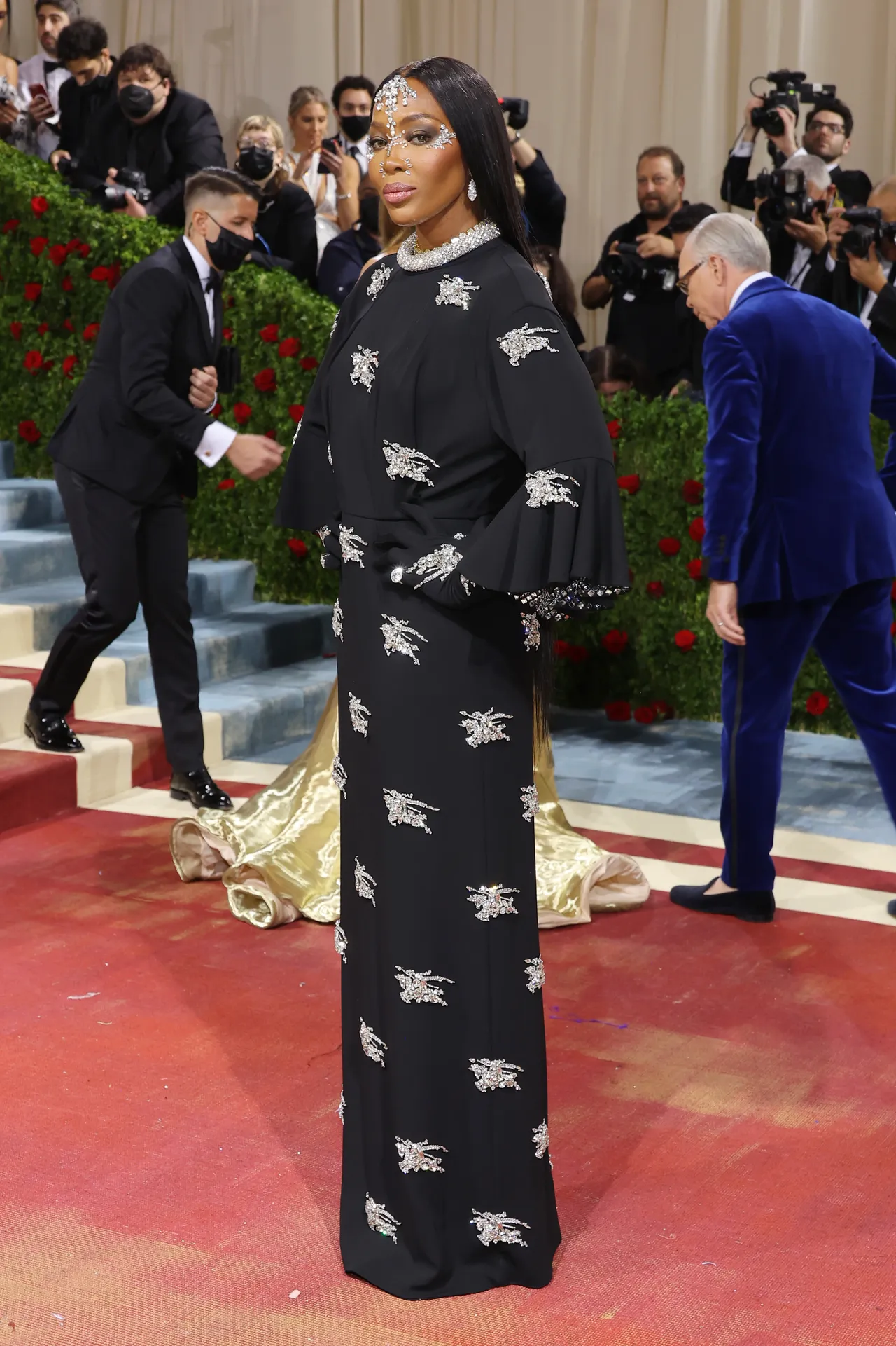 Báo đen Naomi Campbell chính là viên kim cương sáng giá trong Met gala