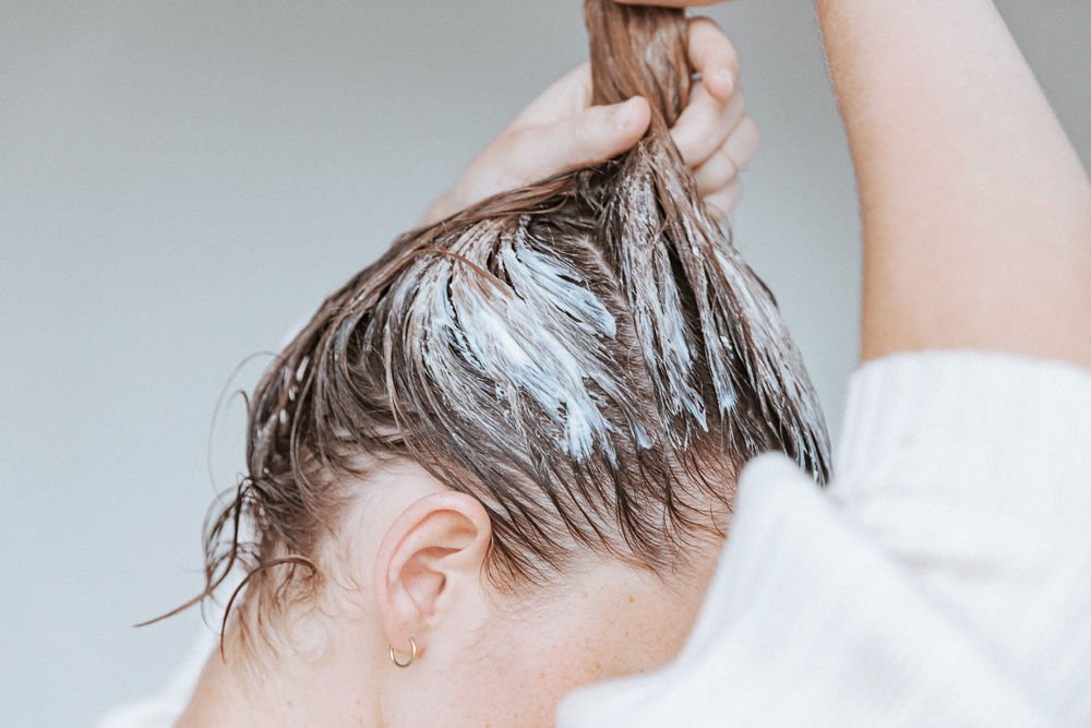 Sử dụng dầu xả bổ sung keratin cho tóc - đẹp365