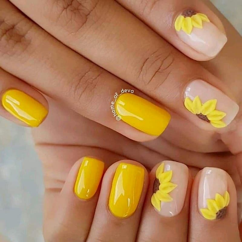 Mẫu nail vẽ hoa đơn giản hoa tone vàng đẹp