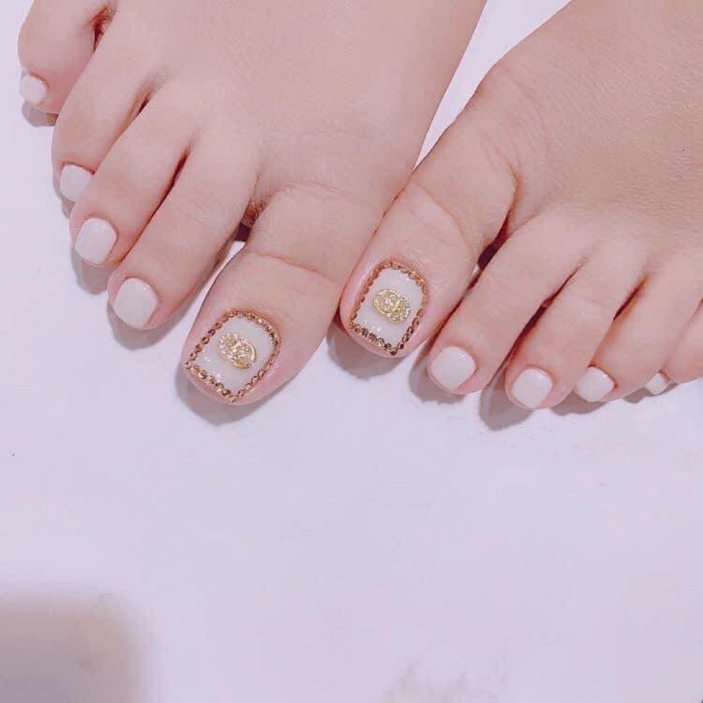 Những mẫu nail chân Gucci đơn giản - đẹp365