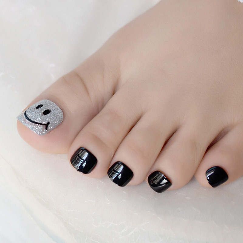 mẫu nail chân đẹp đơn giản màu đen - đẹp365