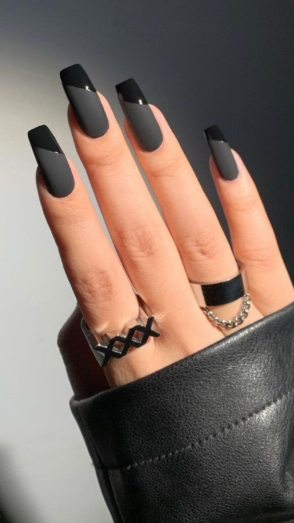 mẫu nail màu đen xám đơn giản - đẹp365