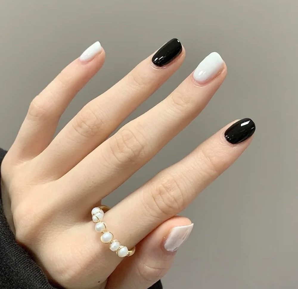  mẫu nail màu đen trắng cute - đẹp365
