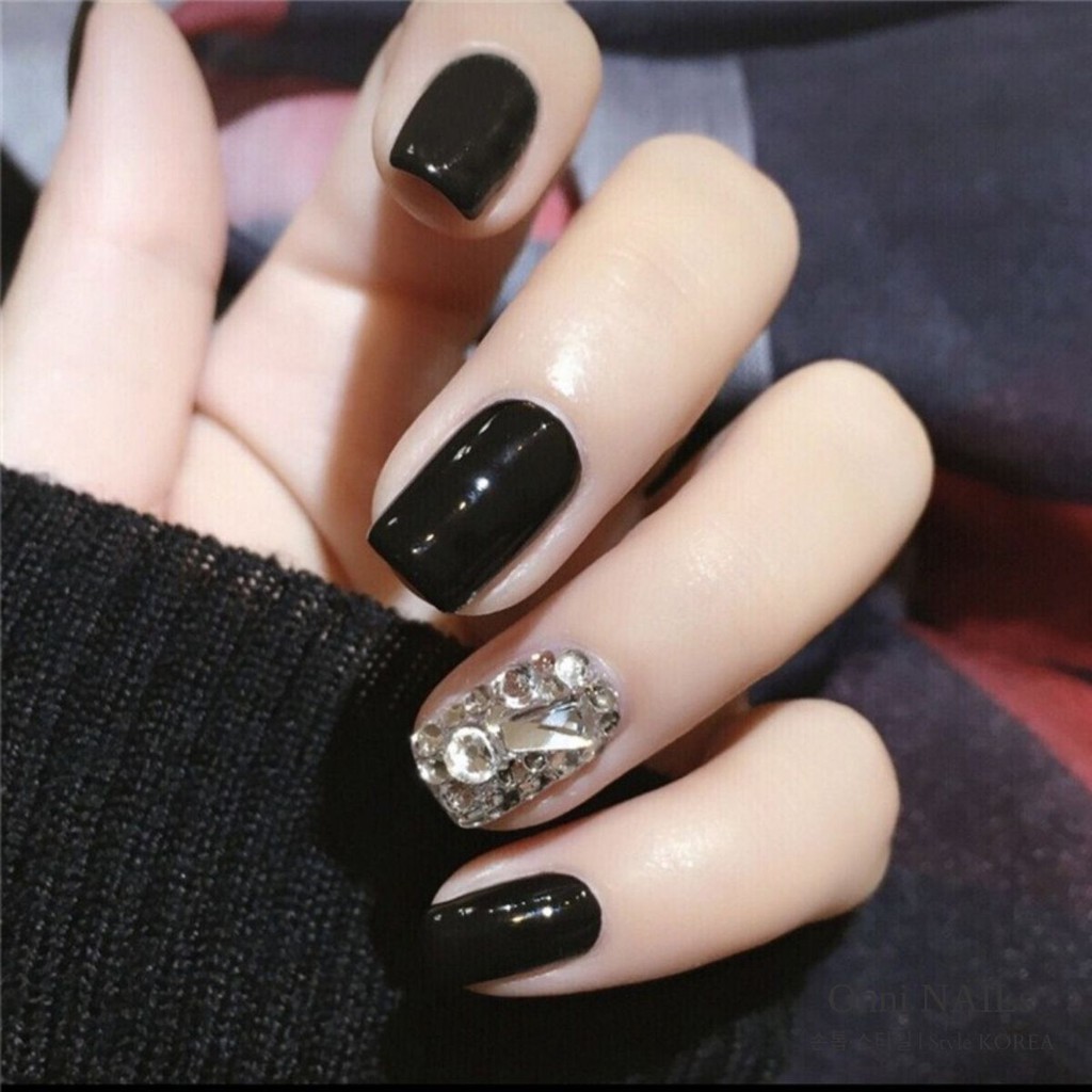 mẫu nail đen đính đá - đẹp365