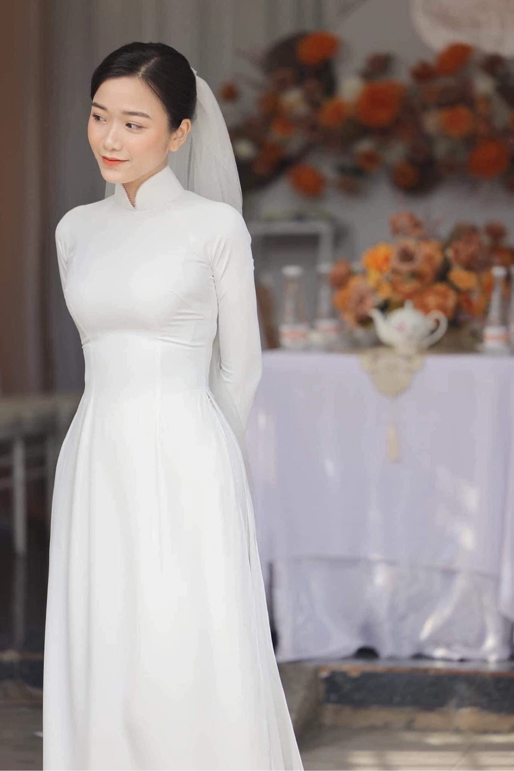 Mẫu áo dài cưới trắng đơn giản