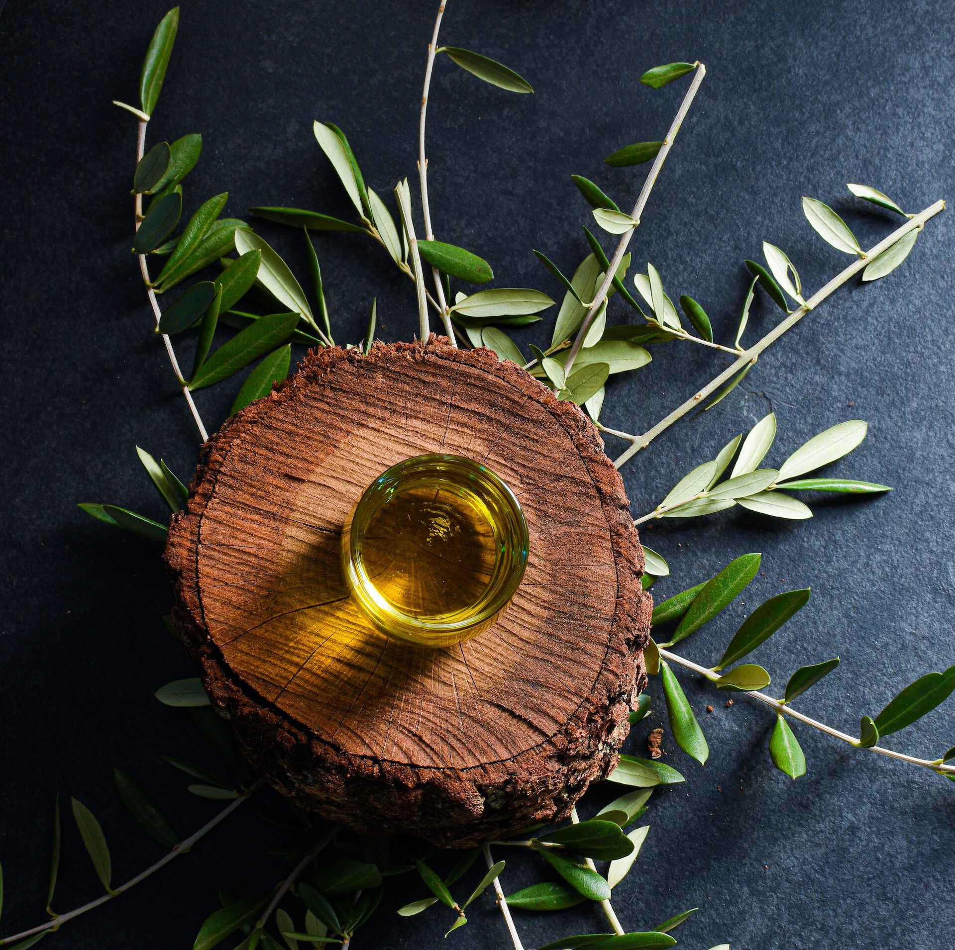 Dầu olive là phương pháp tẩy thuốc nhuộm tóc dính trên da nhẹ dịu và an toàn