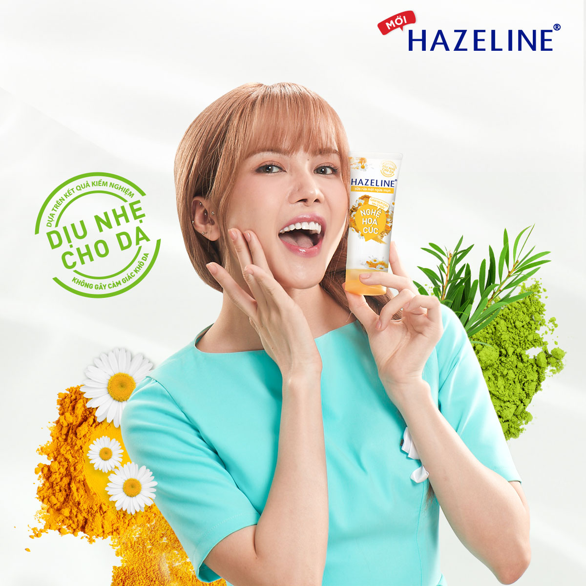 sử dụng sữa rửa mặt Hazeline Chiết Xuất Nghệ Hoa Cúc ngăn ngừa mụn