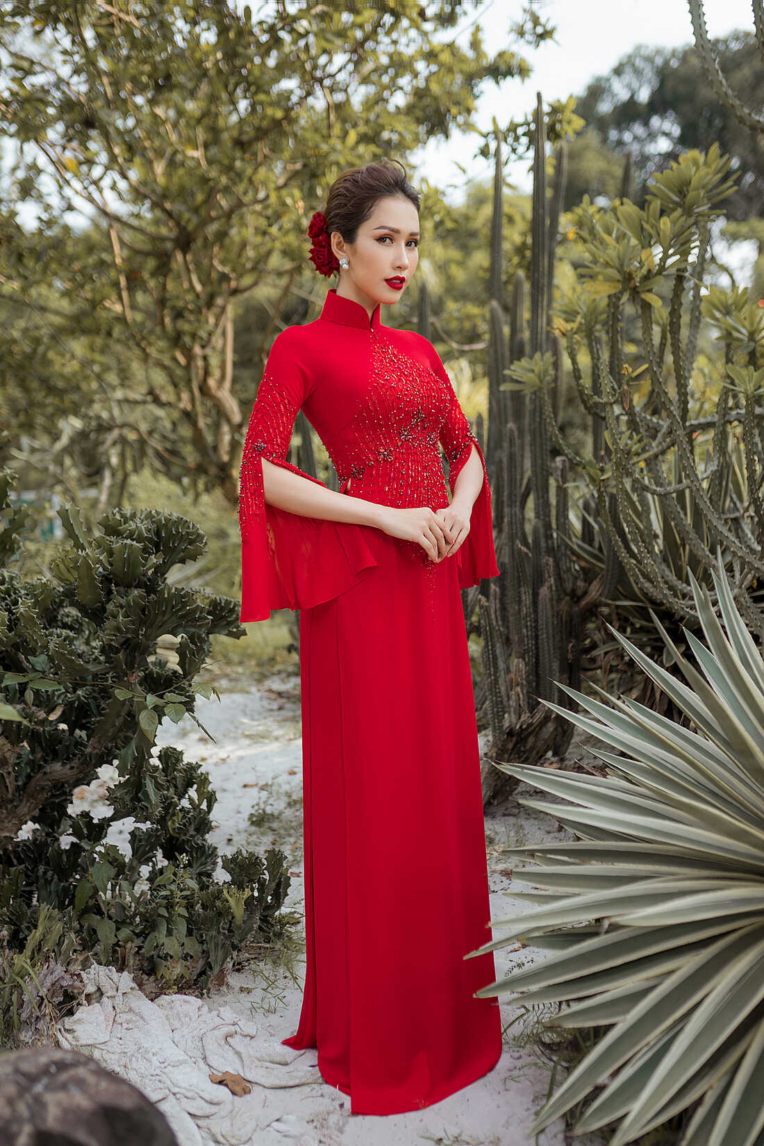 Mẫu áo dài cưới truyền thống đỏ trơn cho nữ