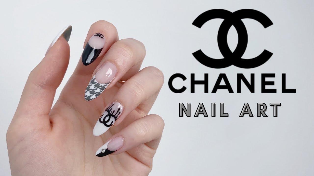 Mẫu nail Chanel cho móng nhọn sang chảnh