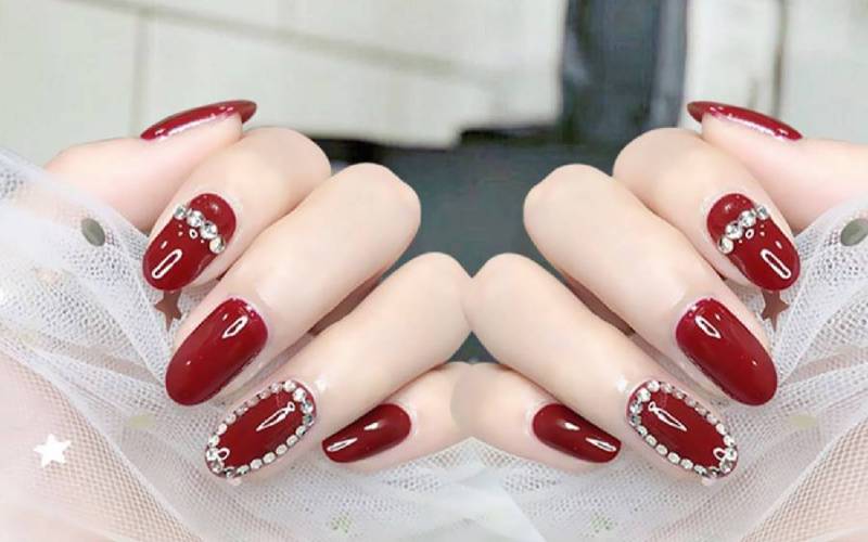 Bật mí 10 những mẫu nail màu đỏ cherry thu hút và ấn tượng