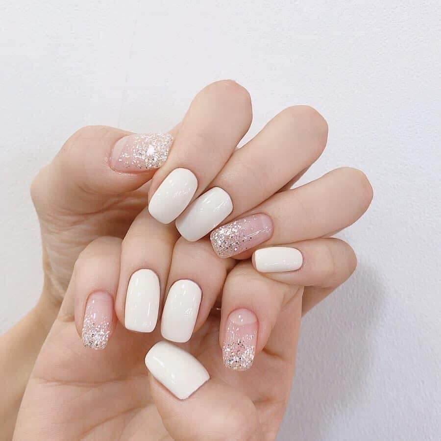 Nail trắng Top 25 kiểu nail đẹp đơn giản sang trọng hot nhất hiện nay