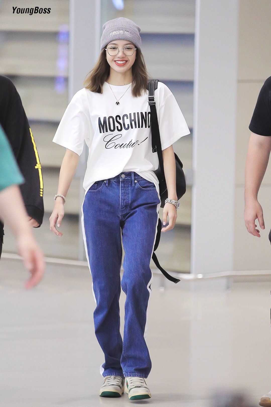 thời trang sân bay Lisa