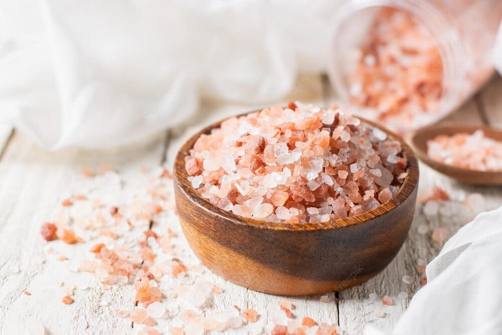 Sử dụng muối hồng hoặc muối biển