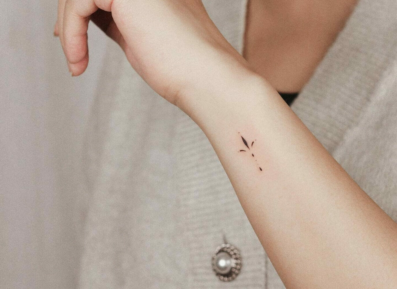 Hình xăm đẹp ở bắp tay cho các bạn nữ cá tính  Inspiration tattoos Mini  tattoos Xăm