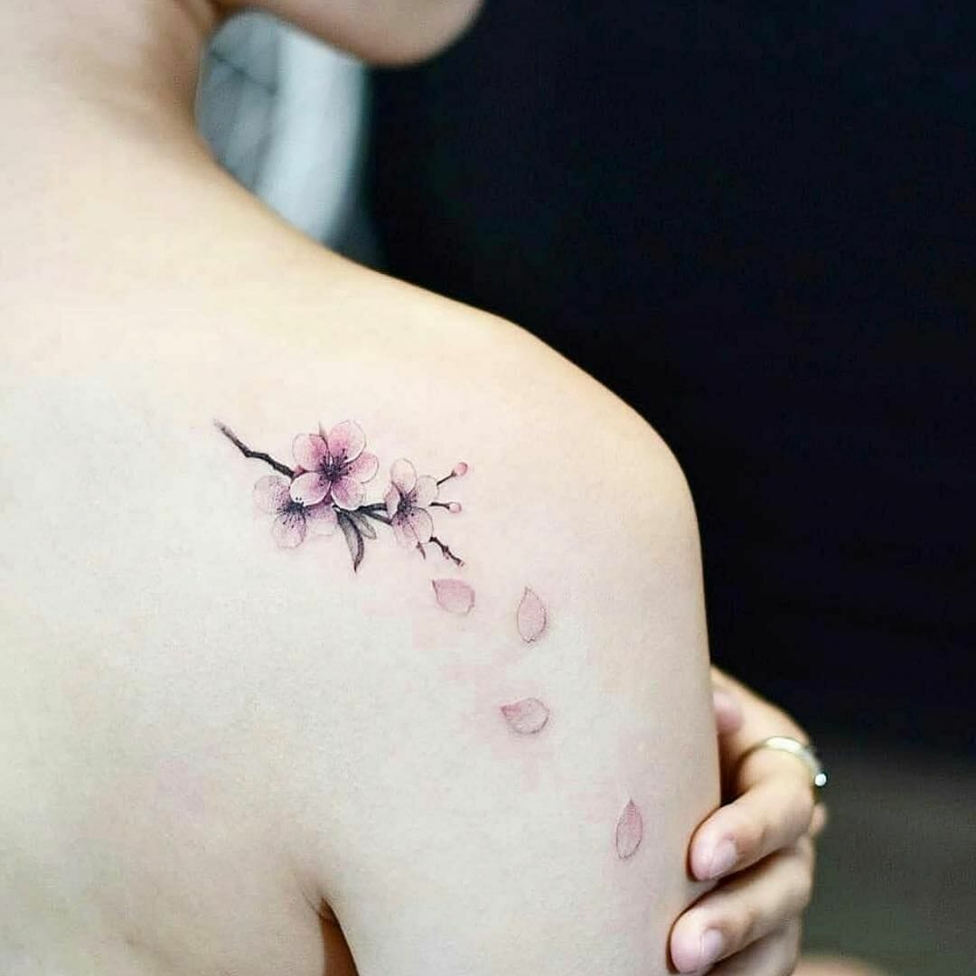Hình xăm bướm mini ở vai cho chị  Đỗ Nhân Tattoo Studio  Facebook