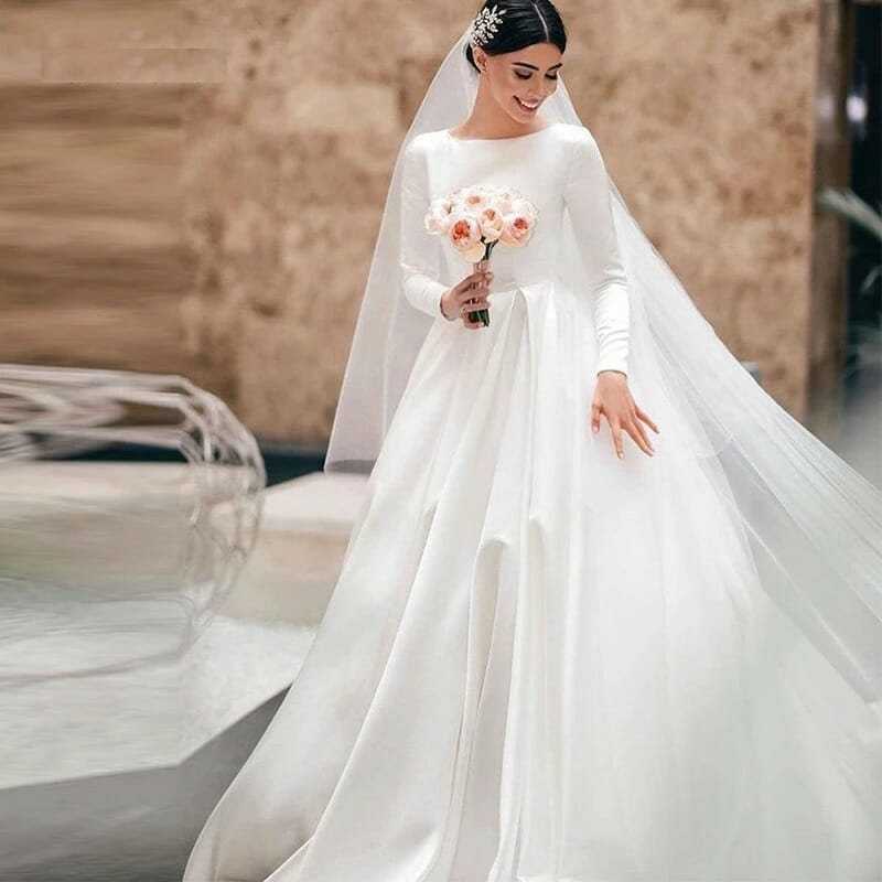 Các mẫu váy cưới cổ điển phổ biến  Tài Lộc Wedding
