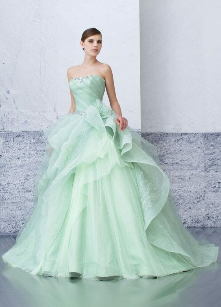15 mẫu váy đầm cưới màu xanh cho mùa cưới thêm xinh