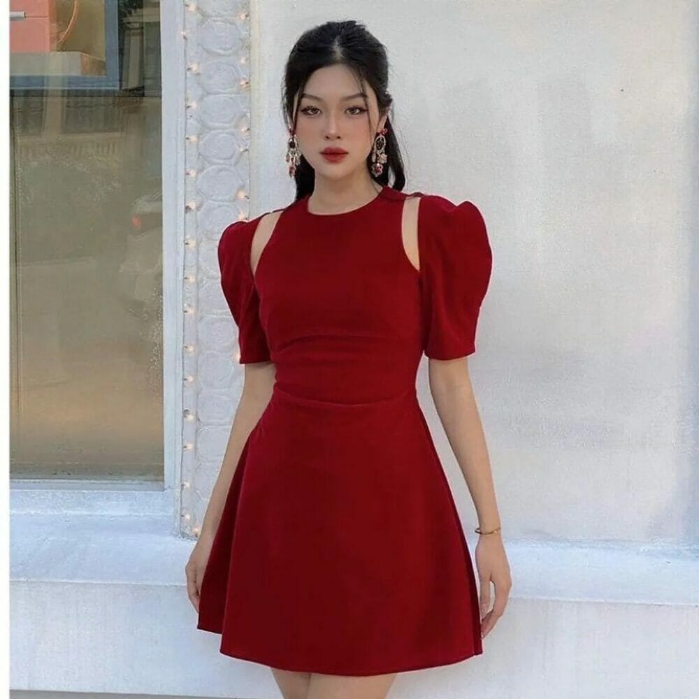 Đầm nhung đỏ body lệt vai cài logo tùng bèo  Bán sỉ thời trang mỹ phẩm